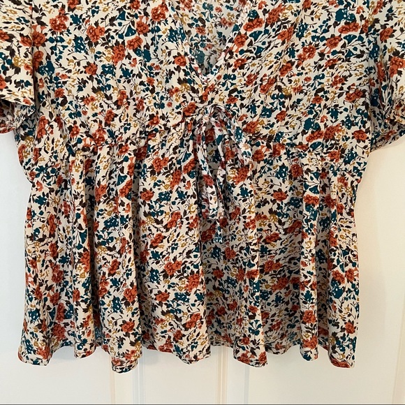 Cream Floral Ruffle Top - Picture 4 of 6